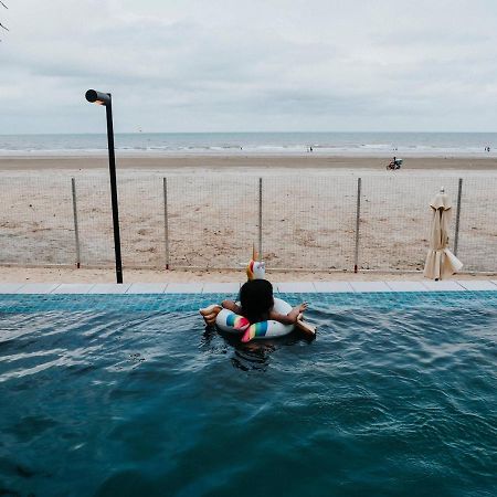 Timur Bay Groundfloor Pool & Seaview Kuantan Exteriör bild