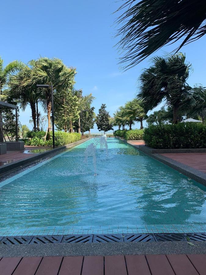 Timur Bay Groundfloor Pool & Seaview Kuantan Exteriör bild