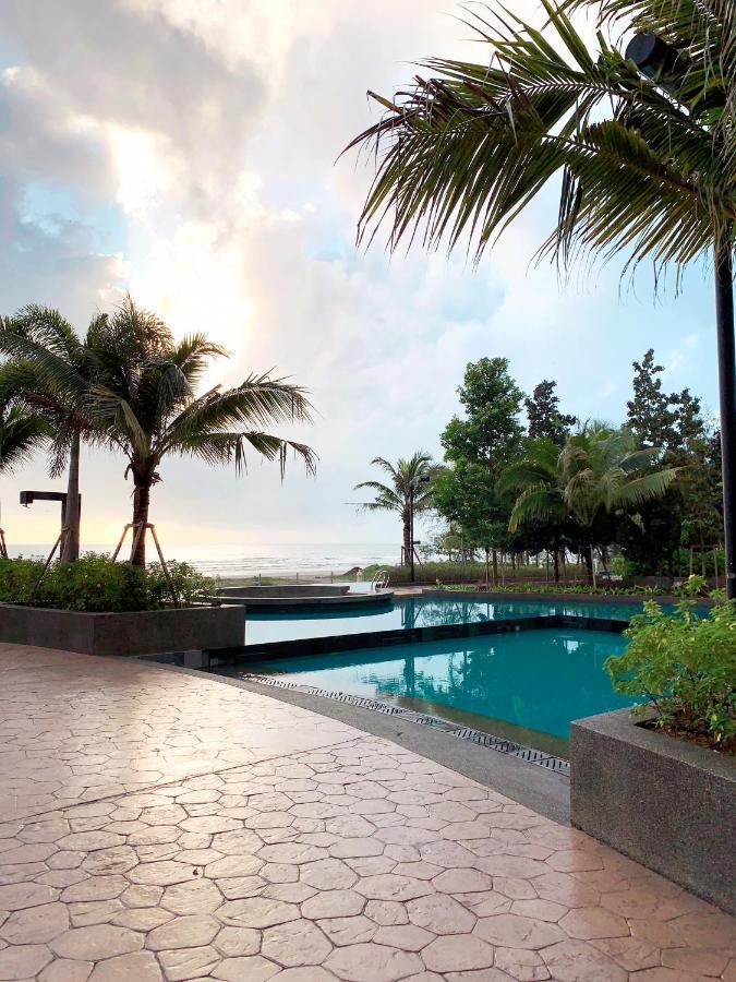 Timur Bay Groundfloor Pool & Seaview Kuantan Exteriör bild